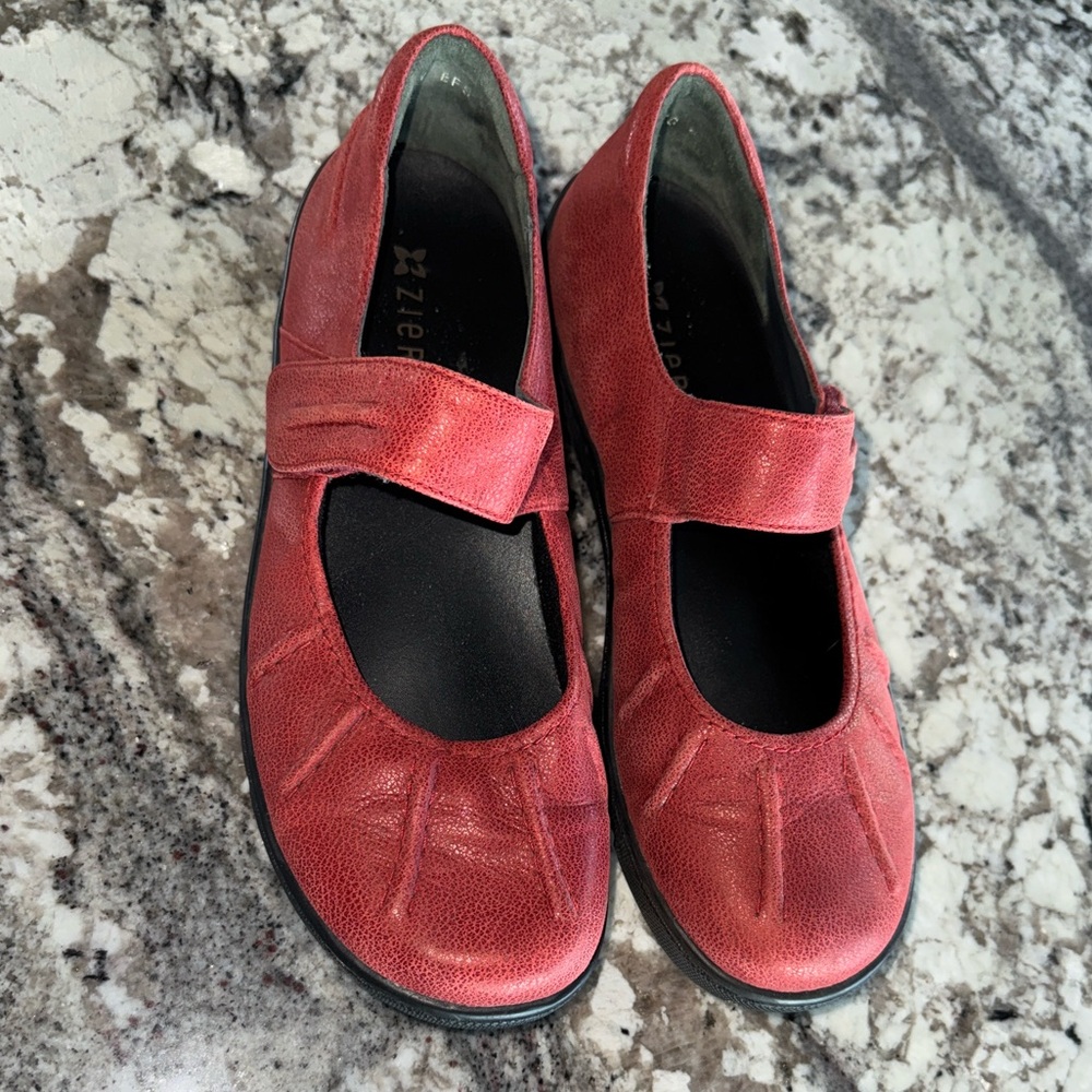 Ziera Leather Red Mary Janes Sz 10.5 - Picture 2 of 8